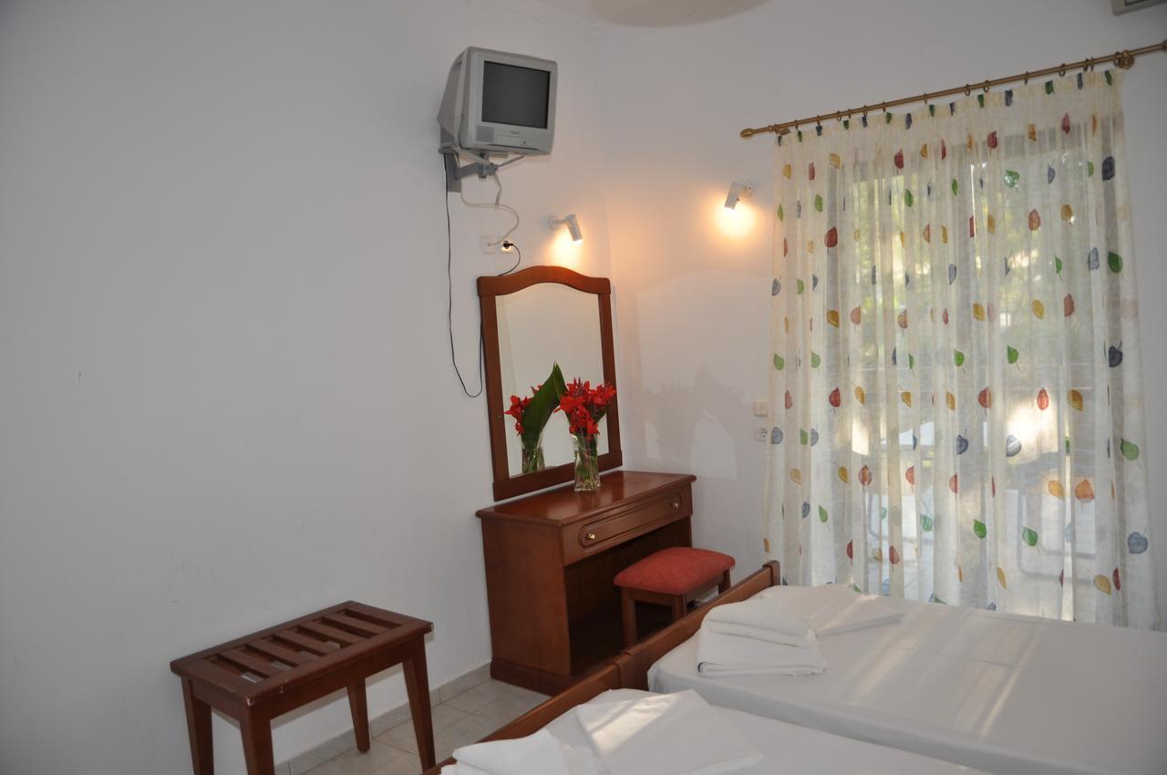 Hotel Dougas Аркуді Екстер'єр фото