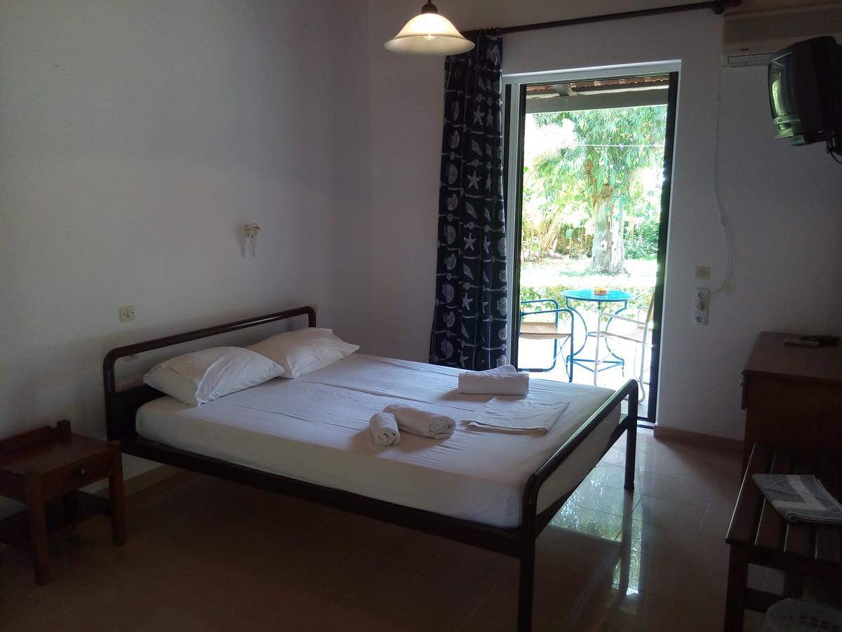 Hotel Dougas Аркуді Екстер'єр фото